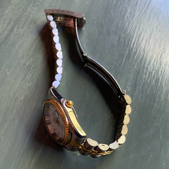 Like new Watch, time & date, new battery, Premier Designs - Picture 2 of 5